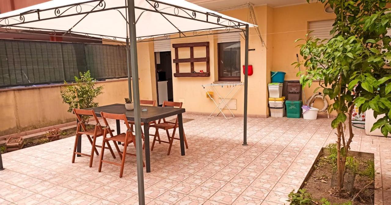 Domumontegrappa - Appartamento Indipendente Con Giardino - Sestu Buitenkant foto